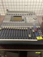 Digital mixer YAMAHA 01V96