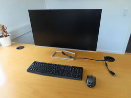 27" monitor, HP M27FW, Tastatur og mus