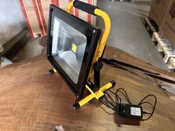 Arbejdslampe 50W med indbygget batteri og lader. 6500K.