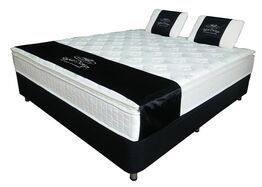 Luka Design dobbeltseng med 2stk.  latex puder. Sengen måler 180x200cm.