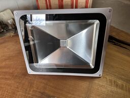 RGB flood light med fjernbetjening til farveskift. 50W.