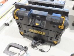 Radio med lader, DEWALT DWST1-81078-QW