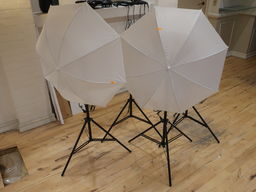 2 pieces fixed light with umbrellas 2 pcs. racks