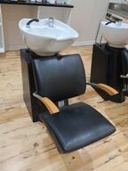 Washing chair in black with armrests