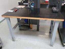 Arbejdsbord 70x141 cm inkl. indhold