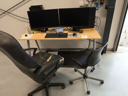 Skrivebord inkl. indhold