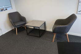 2 stk. loungestole samt sofabord
