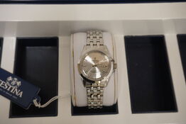 Ur FESTINA