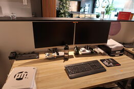 2 stk. computerskærme HP E234i med tastatur og dockingstation