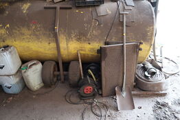 Vogn, kabeltromle, vandpumpe m.m.