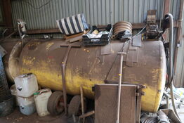 Tank med pumpe med 240L diesel