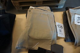2 par bukser & 1 par shorts 