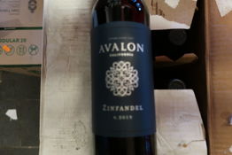 12 flasker rødvin AVALON zinfandel 