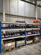 Lagerreol uden indhold