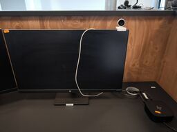 Computerskærm HP 24", dockingstation og webcam