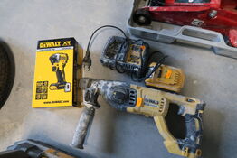 2 stk. akku håndværktøj DEWALT DCH133 med batteri og lader