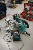 Akku. Kap-/geringssav MAKITA DLS714 med 2 stk. batterier og lader