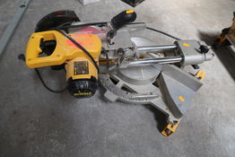 Kap/geringssav DEWALT DW712N