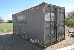 20' fods container med indhold (se beskrivelse)