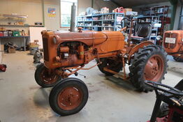 Traktor ALLIS-CHALMERS D-270