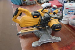 Kap-/geringssav DEWALT DWS778 -QS