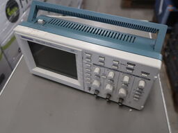 Two Channel Digital Real-Time Oscilloscope TEKTRONIX TDS 220