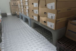 4 stk. plastikpaller uden indhold