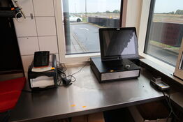 Kasseapparat CBE, bonprinter, computerskærm m.m.