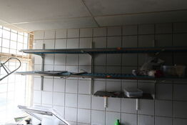 3 stk. fødevarehylder med indhold