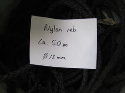 Tønde med ca. 50 meter nylon reb.Ø 12 mm.