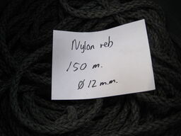 Tønde med ca. 150 meter nylon reb.Ø 12 mm.