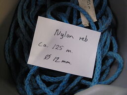 Tønde med ca. 125 meter nylon reb.Ø 12 mm.