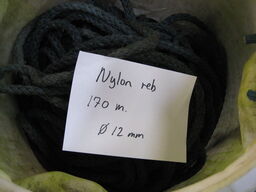 Tønde med ca. 170 meter nylon reb.Ø 12 mm.