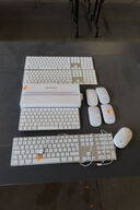 6 stk. Tastaturer samt 5 stk. mus APPLE