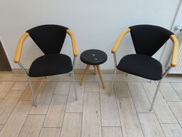 2 stk. stole og taburet/sidebord