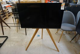 42" OLED TV Panasonic TX-42MZ800E inkl. Gulvstander KRISTIAN JUUL Ella