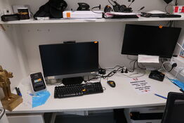 All in one computer LENOVO V530-24ICB AIO, labelprinter BROTHER m.m.