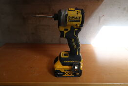 Akku skruemaskine, DeWalt DCF850