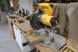 Kap-/geringssav med udtræk, DeWalt DW712N