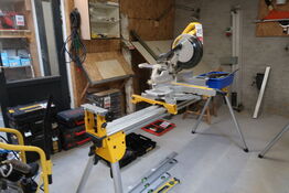 Kap-/geringssav med udtræk, DeWalt DW712N-qs