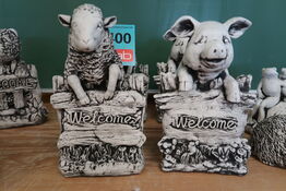 2 stk. Havefigurer "Welcome"