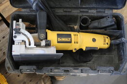 Flap cutter DEWALT