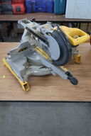 Geringsav DEWALT DW712N QS