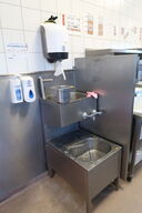 Vaskestation, papirdispenser, sæbedispenser m.m.