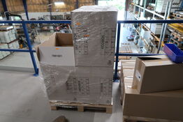 Palle med plastikkasser ECOBOX