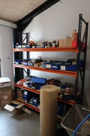 Lagerreol uden indhold