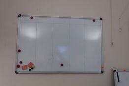 2 stk. whiteboard samt plakat