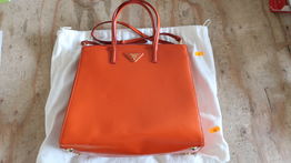 Taske PRADA Orange Saffiano Vernice Leather Parabole Tote