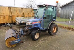 Traktor ISEKI TM3240 med fejekost NESBO