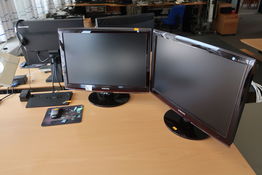 2 stk. monitors SAMSUNG SyncMaster T240, mus LOGITECH samt dockingstation LENOVO